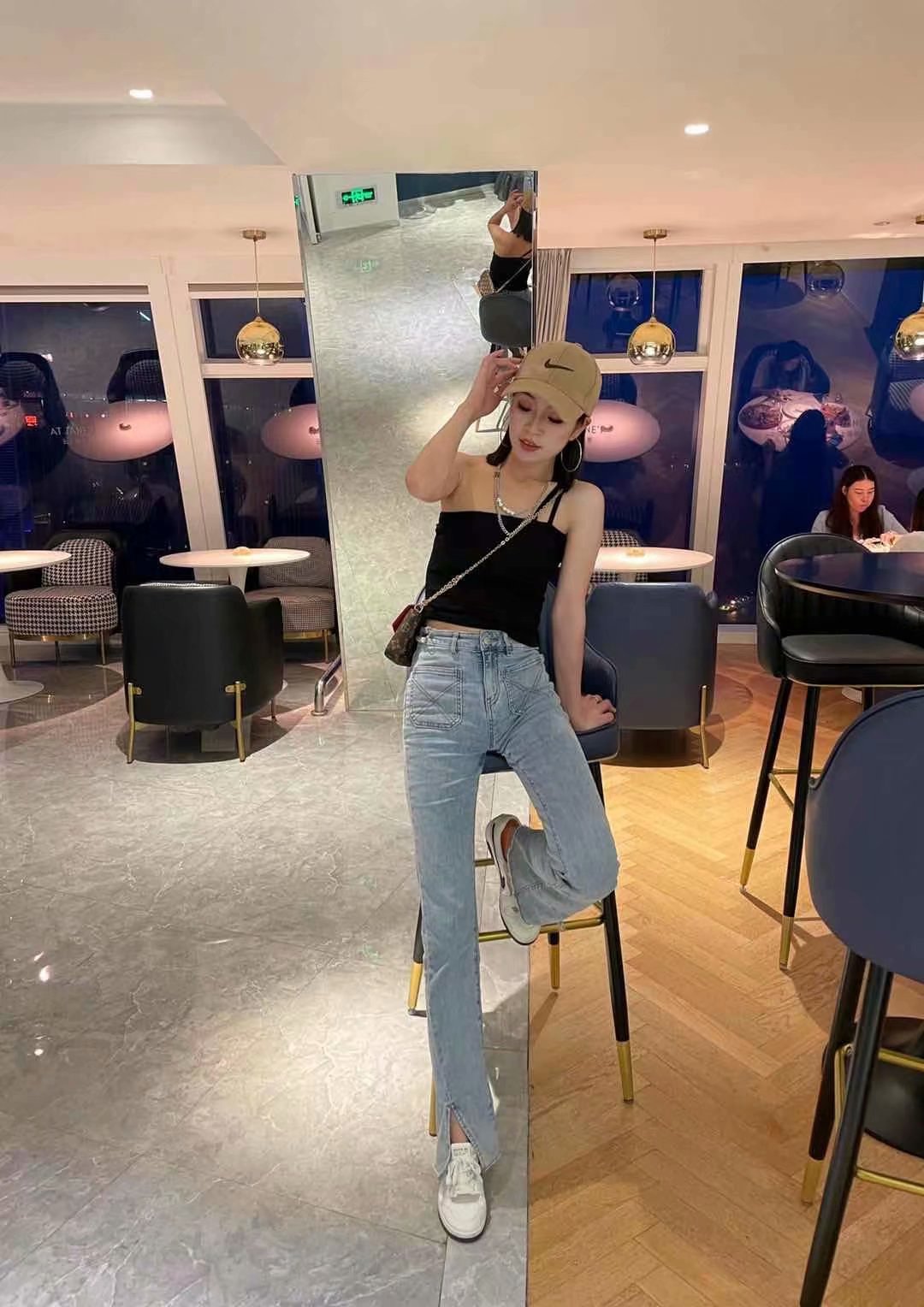 时尚嫩妹，全程发sao尺度开放，可小可大，性价比良心