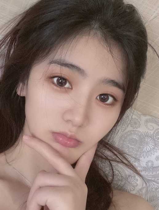 肤白貌美，身材俱佳的兼职美女