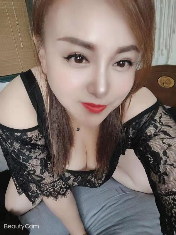 双飞丰台Sao浪贱姐妹花，胸DH好情趣玩法